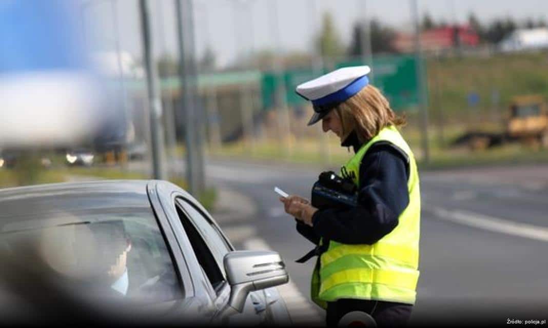 26-latek zatrzymany za kierowanie bez uprawnień i poszukiwany przez prokuraturę